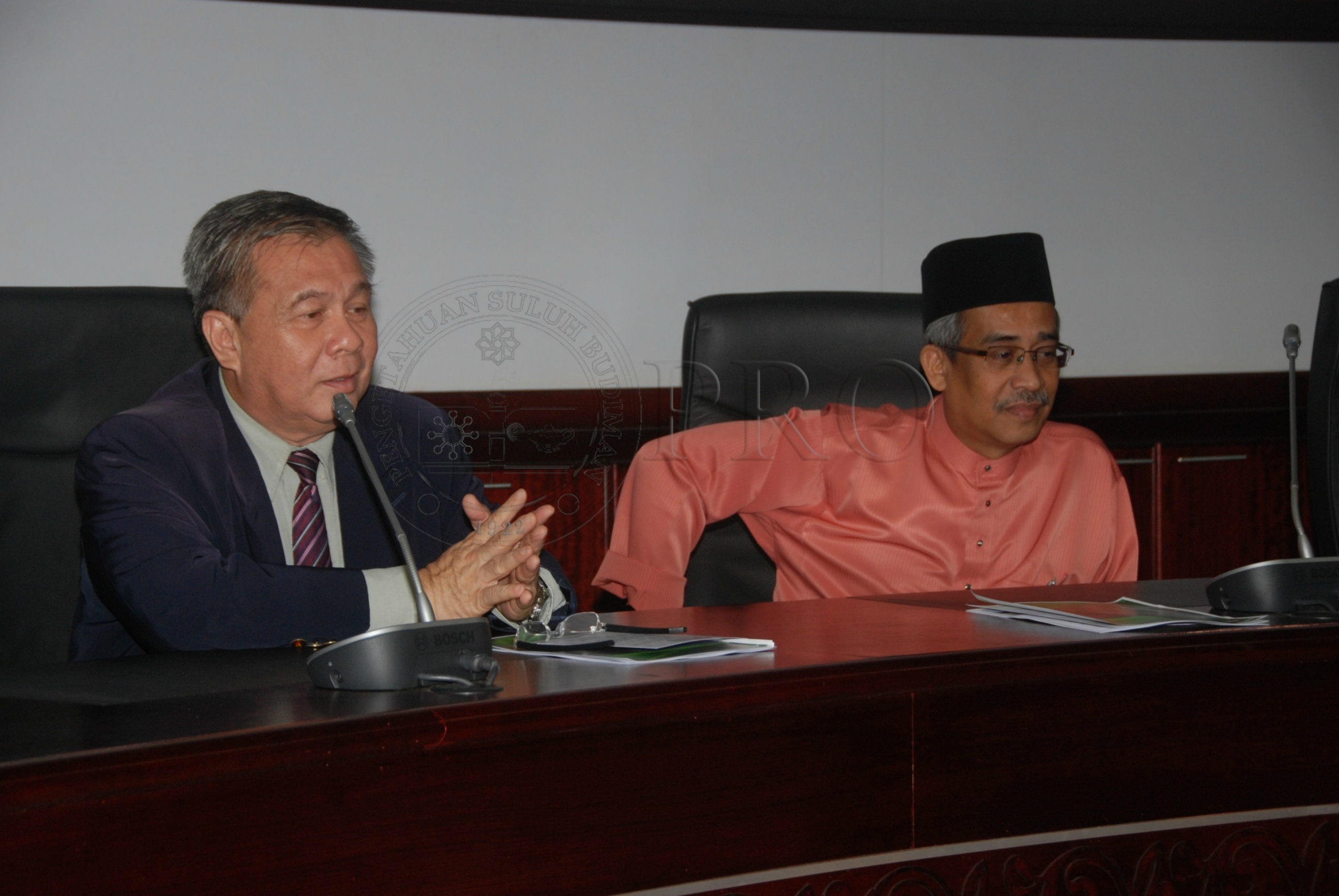 PRO 12 140 buku DSC 9659